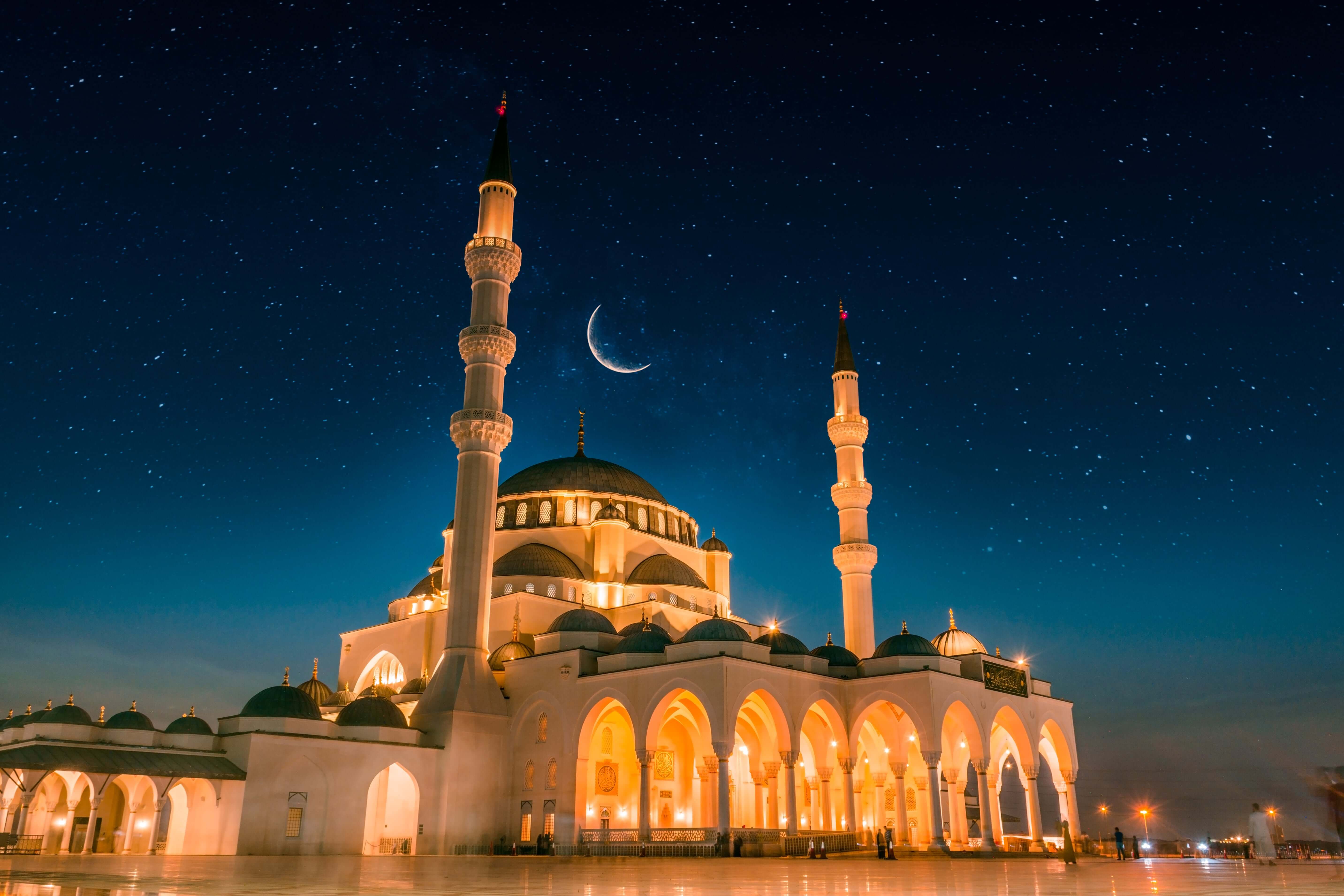 Dubai Grand Mosque second largest mosque in Middle east, Beautiful night view of mosque with stars and moon, Amazing Islamic architecture design